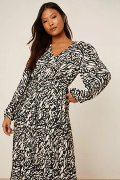 Dorothy Perkins Petite Mono Animal Pleated Wrap Midi Dress